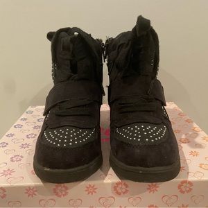 Candie’s Kids Size 2M Black Wedge Booties